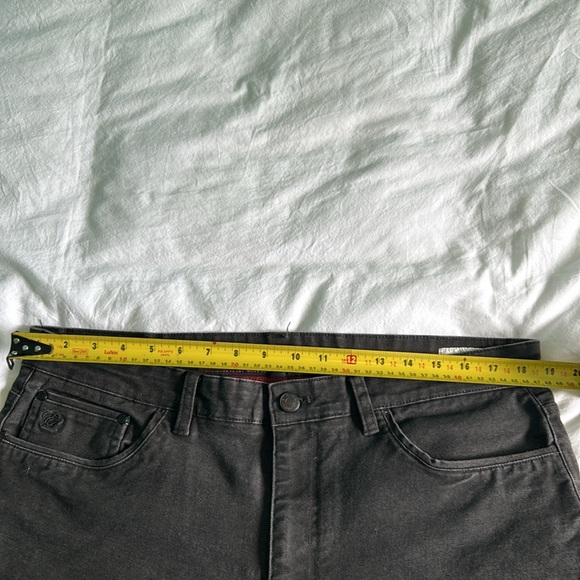 English Laundry 36/30 x 28” Inseam. Black. Stone Wash Look Jeans. Like new - Picture 2 of 8